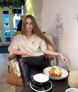 Сара предлагает дискретный эскорт в Киеве