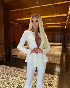 Алиса — элитная эскортница в Киеве