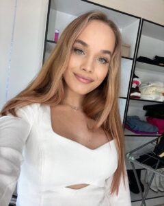 модель Бритни — лучший эскорт в Киеве