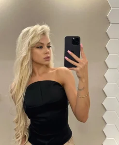 Эскорт с Карина — элитный досуг в столице Украины