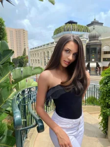 Эскорт с Сандра — высший класс в столице Украины