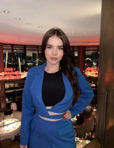 Марианна — идеальный выбор для прогулки по Киеву